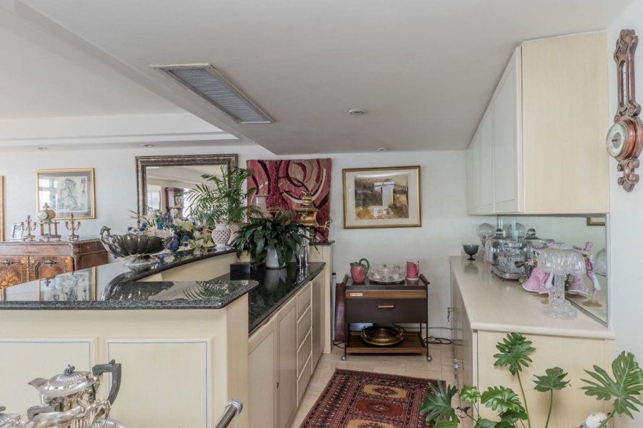 3 Bedroom Property for Sale in Sea Point Western Cape